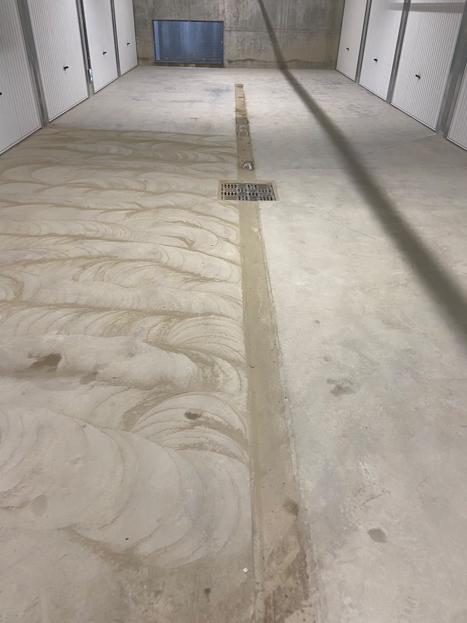 Sol béton décapé en fin de chantier